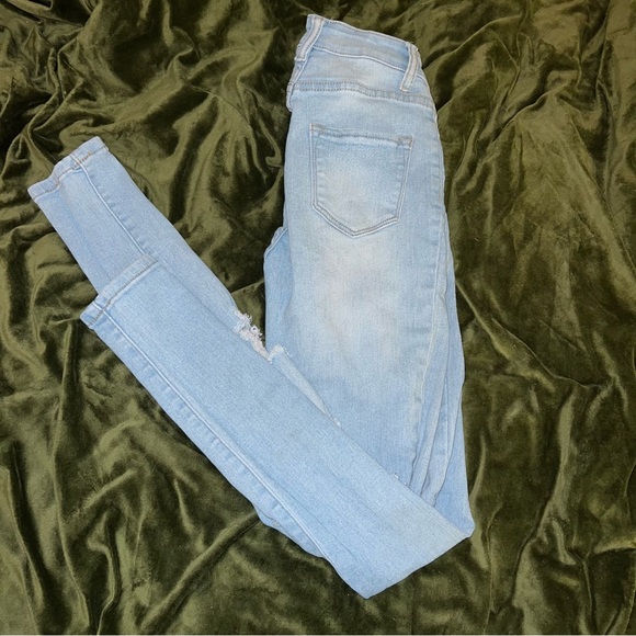 Fashion Nova Bob High Waist Light Blue Stone Wash Distressed Skinny Jeans 3/4 - Picture 2 of 3